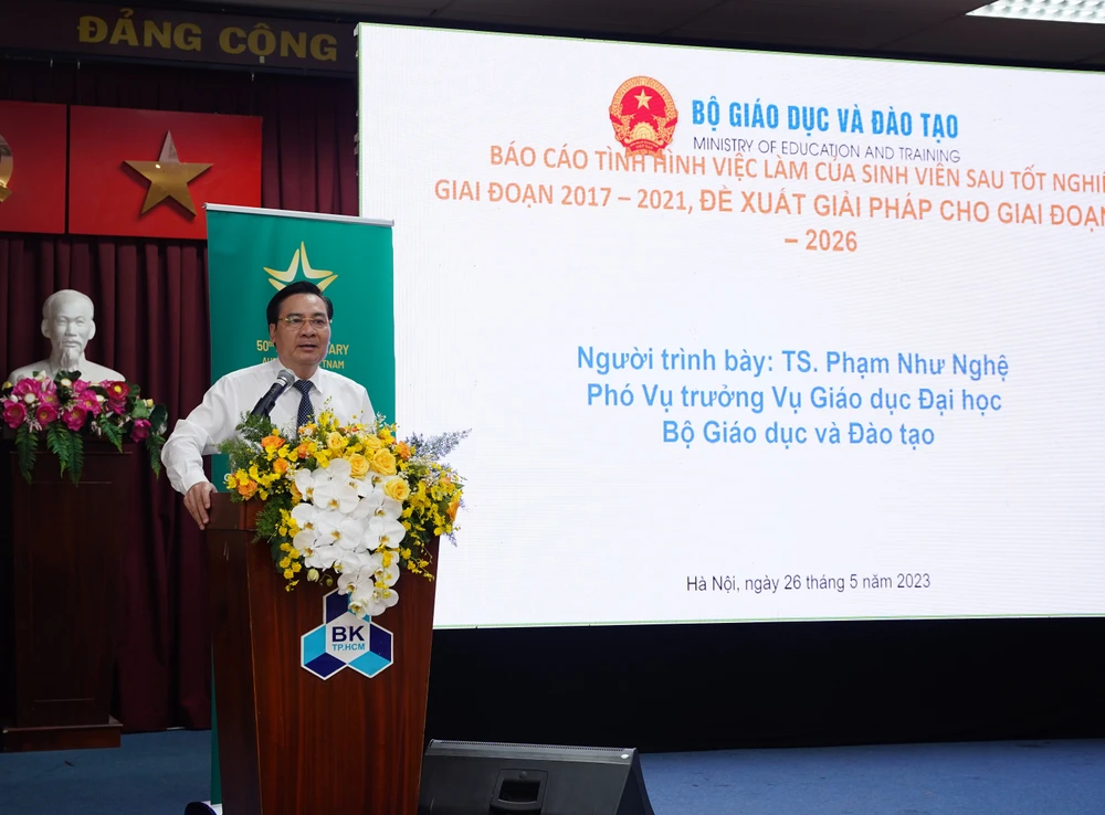 Tiến sĩ Phạm Như Nghệ báo cáo tại diễn đàn. Ảnh: QUỲNH NGUYỄN