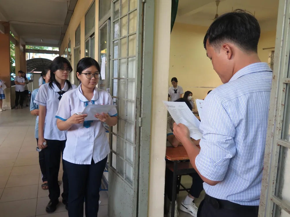 Thí sinh dự thi môn Ngữ văn tại điểm thi Trường THPT Hiệp Bình, TP Thủ Đức, TP.HCM. Ảnh: PA Thí sinh dự thi môn Ngữ văn tại điểm thi Trường THPT Hiệp Bình, TP Thủ Đức, TP.HCM. Ảnh: PA