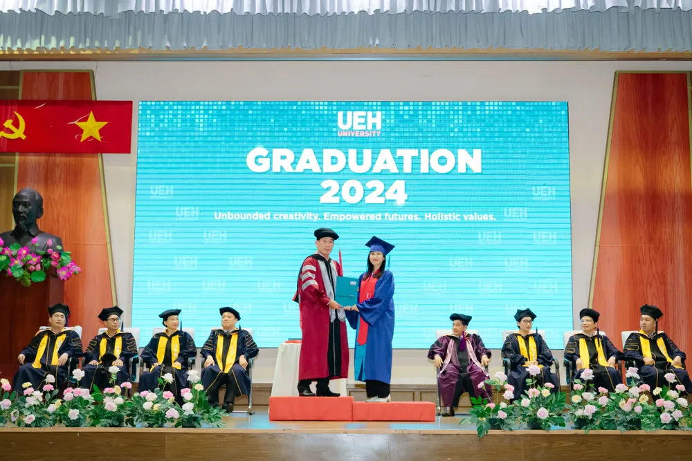 dh-kinh-te-tphcm-sinh-vien (1).JPG