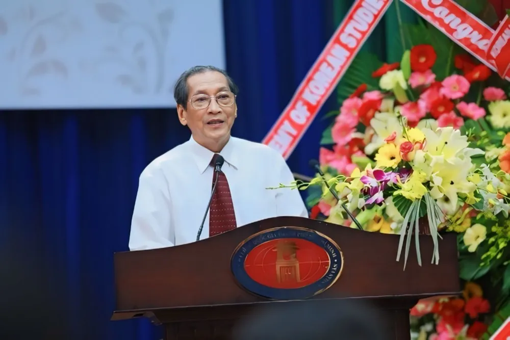 Nhà giáo nhân dân Bùi Khánh Thế