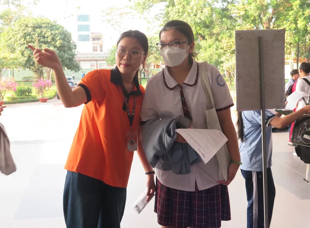 Thí sinh đến điểm thi Trường ĐH Sư phạm kỹ thuật TP.HCM từ rất sớm để dự thi đánh giá năng lực đợt 1. Ảnh: PA thi-danh-gia-nang-luc (2).JPG