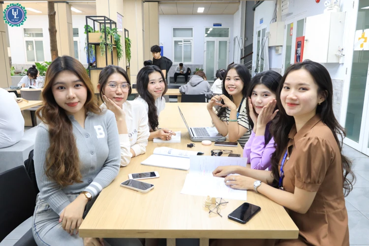 Sinh viên Trường ĐH Luật TP.HCM. Ảnh: NTCC truong-dh-luat-tphcm-hoc-bong (1).jpg