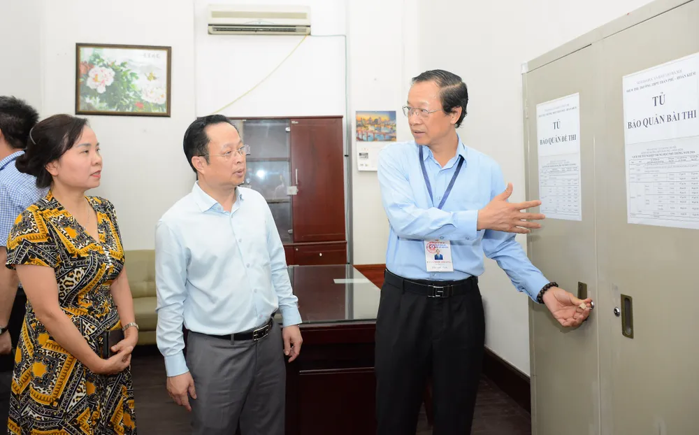 Đoàn công tác của Bộ GD&ĐT kiểm tra chuẩn bị kỳ thi tốt nghiệp THPT tại Hà Nội. Ảnh: MOET Kỳ thi tốt nghiệp THPT năm 2024 Thủ tướng Chính phủ