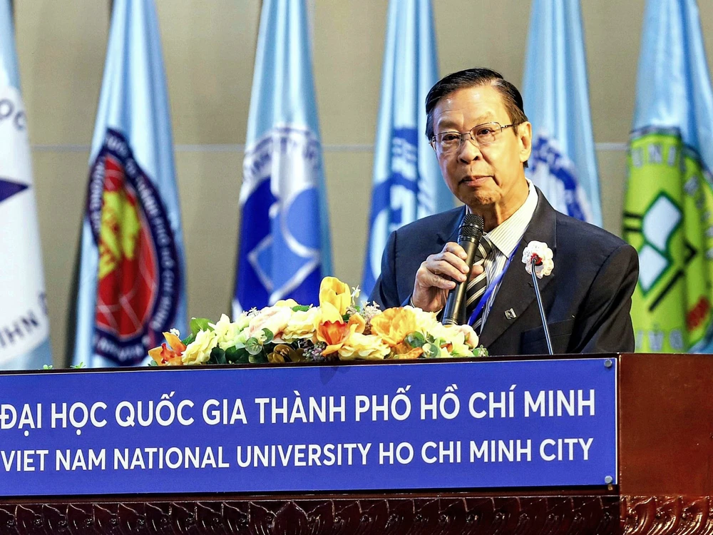 GS.TS.Bác sĩ Đặng Vạn Phước. Ảnh: VNUHCM ĐH Quốc gia TP.HCM tặng danh hiệu 'hiệu trưởng danh dự'