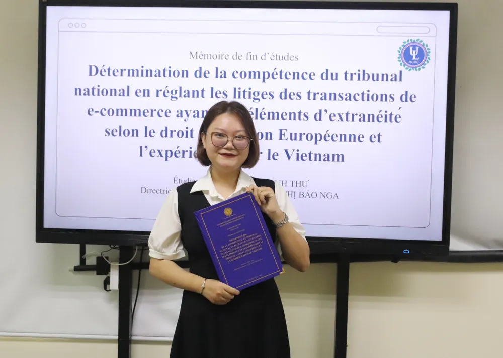 Võ Nguyễn Anh Thư theo học ngành Luật chương trình chất lượng cao, chuyên ngành tiếng Pháp truong-dh-luat-tphcm-thu-khoa (1).jpg