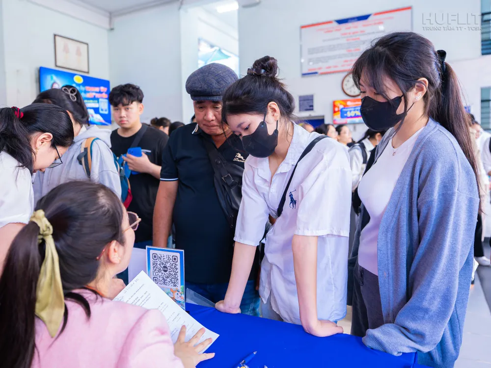 Thí sinh đã trúng tuyển làm hồ sơ nhập học vào Trường ĐH Ngoại ngữ – Tin học TP.HCM Trường ĐH Ngoại ngữ – Tin học TP.HCM tuyển bổ sung