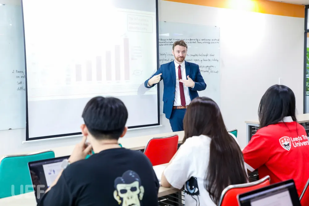 Một giờ học của thầy trò Trường ĐH Kinh tế - Tài chính TP.HCM đạt chứng nhận quốc tế 4 sao QS