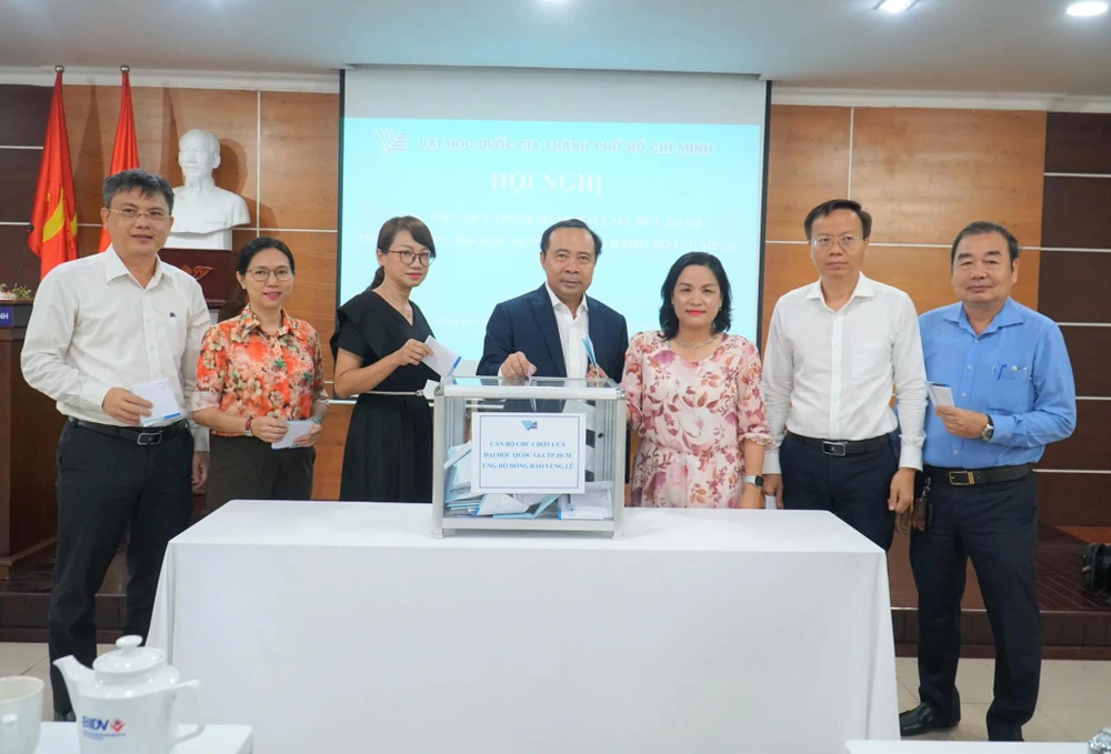 quyên góp hỗ trợ đồng bào vùng lũ