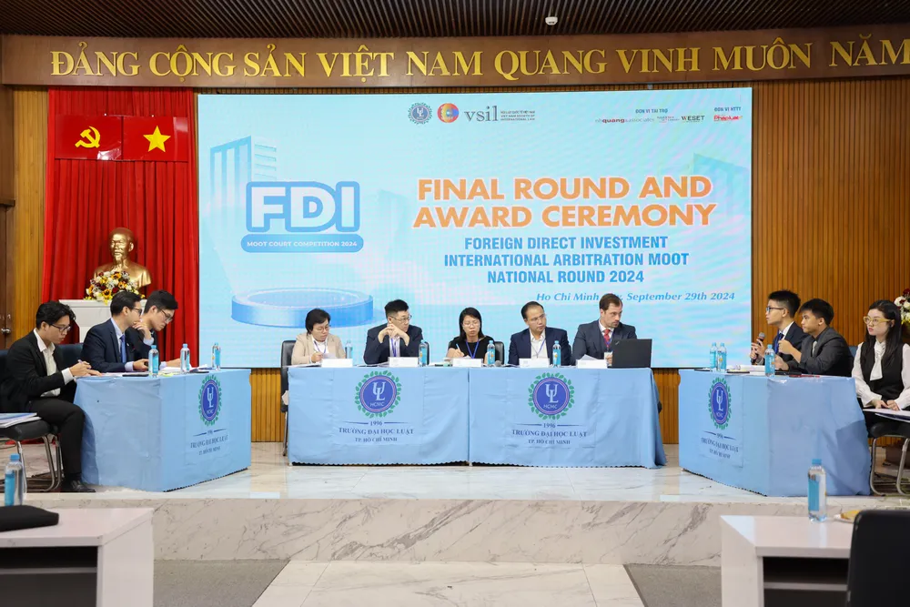 Các đội thi tranh luận tại vòng chung kết cuoc-thi-fdi-moot-2024-sinh-vien-luat (2).jpg