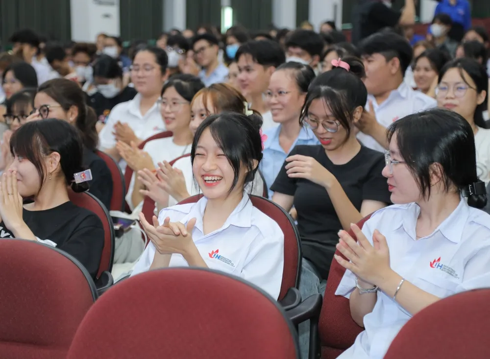 Tân sinh viên Trường ĐH Công nghiệp TP.HCM trong ngày hội đầu năm học. Ảnh: NT Lịch nghỉ tết nguyên đán năm 2025