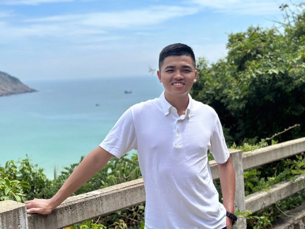 Tân cử nhân xuất sắc