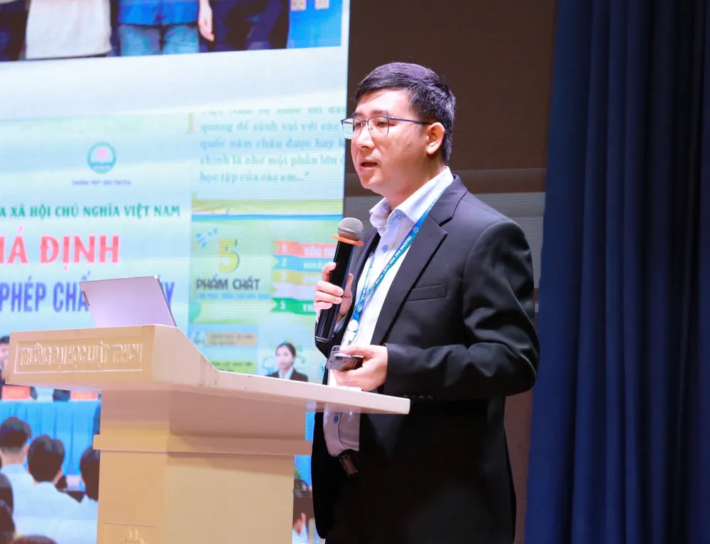 truong-dh-luat-tp-hcm (2).jpg