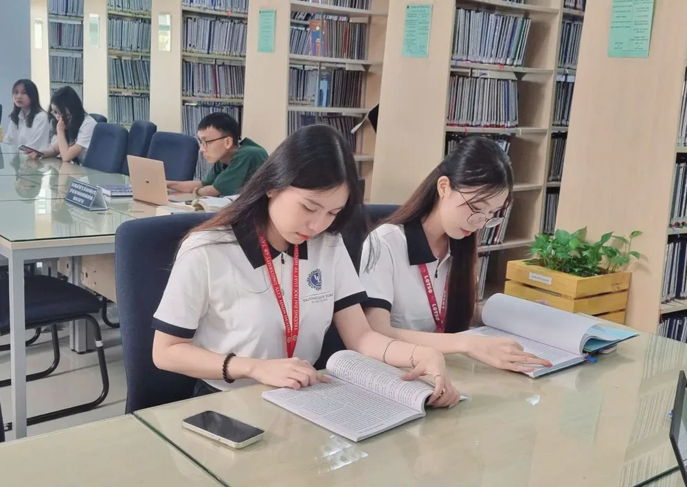 truong-dh-luat-tp-hcm-2025 (1).jpg