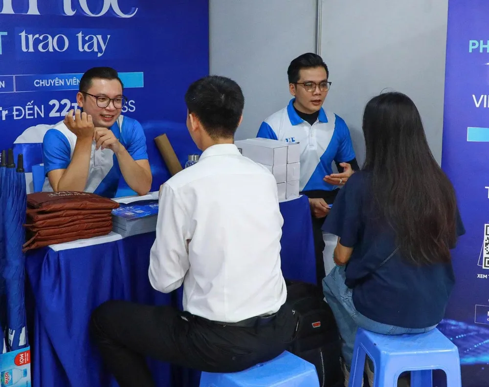 Sinh viên được phỏng vấn trực tiếp với các nhà tuyển dụng ngay tại ngày hội Trường ĐH Luật TP.HCM ngày hội việc làm