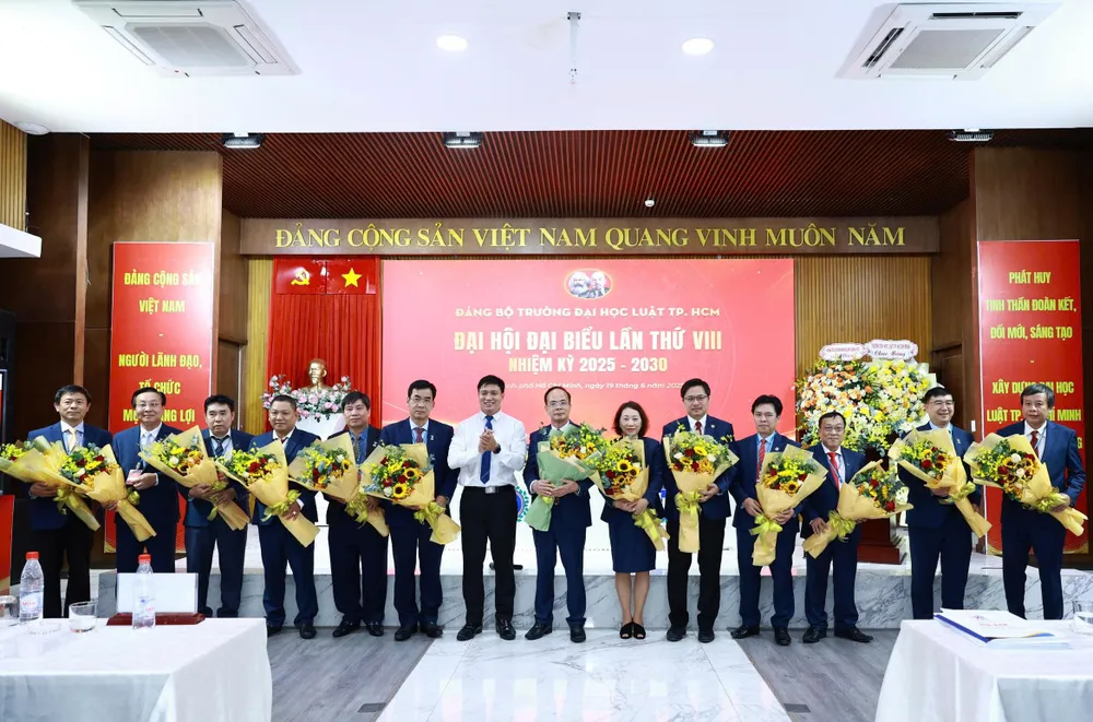 truong-dai-hoc-luat-tp-hcm (4).jpg