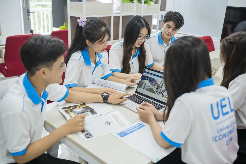 Theo học ngành Quản lý công, sinh viên có cơ hội nghề nghiệp mở rộng cả khu vực công và tư. Ảnh: HÀ AN Trường Đại học Kinh tế - Luật