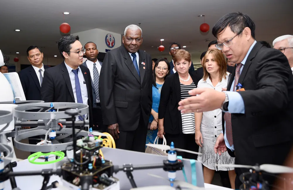 Trường ĐH Sư phạm Kỹ thuật TP.HCM đón đoàn Cuba