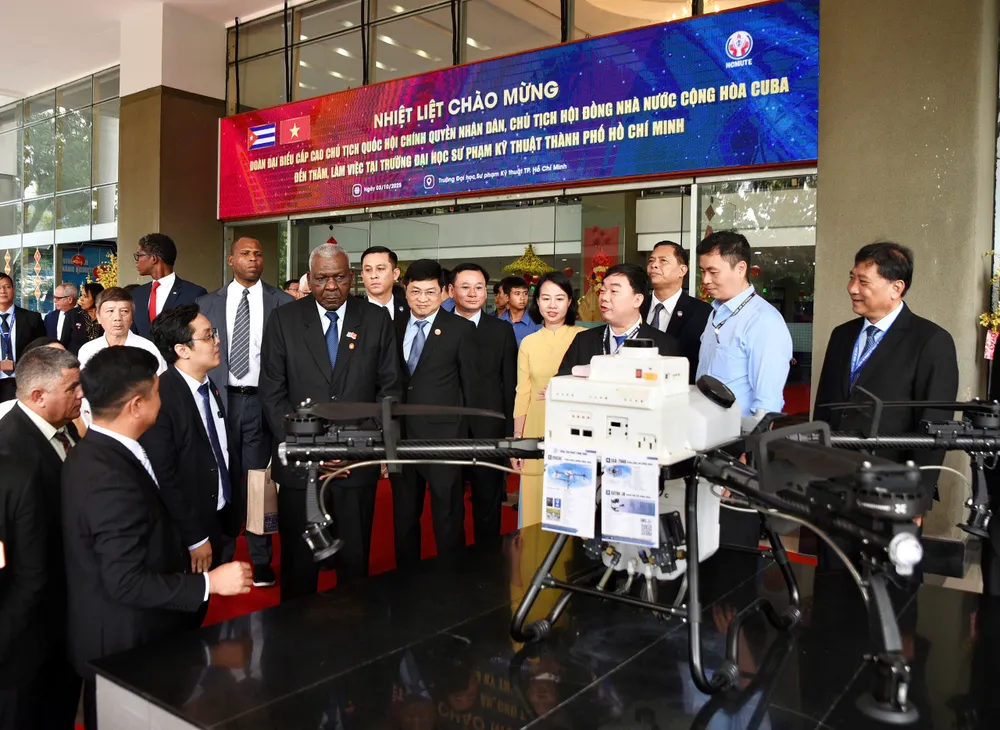 truong-dh-su-pham-ky-thuat-tp-hcm-cuba (9).jpg