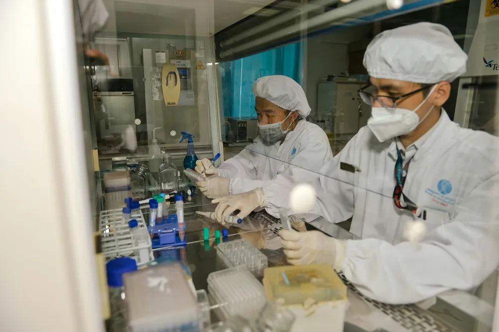 Thu hút nhà khoa học