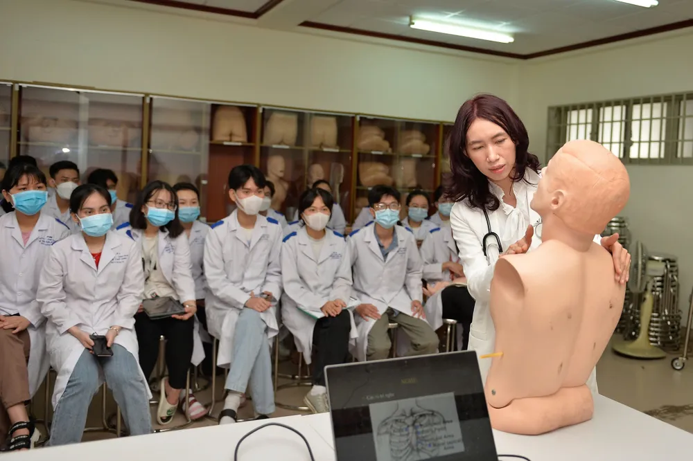 Thu hút nhân tài về nước