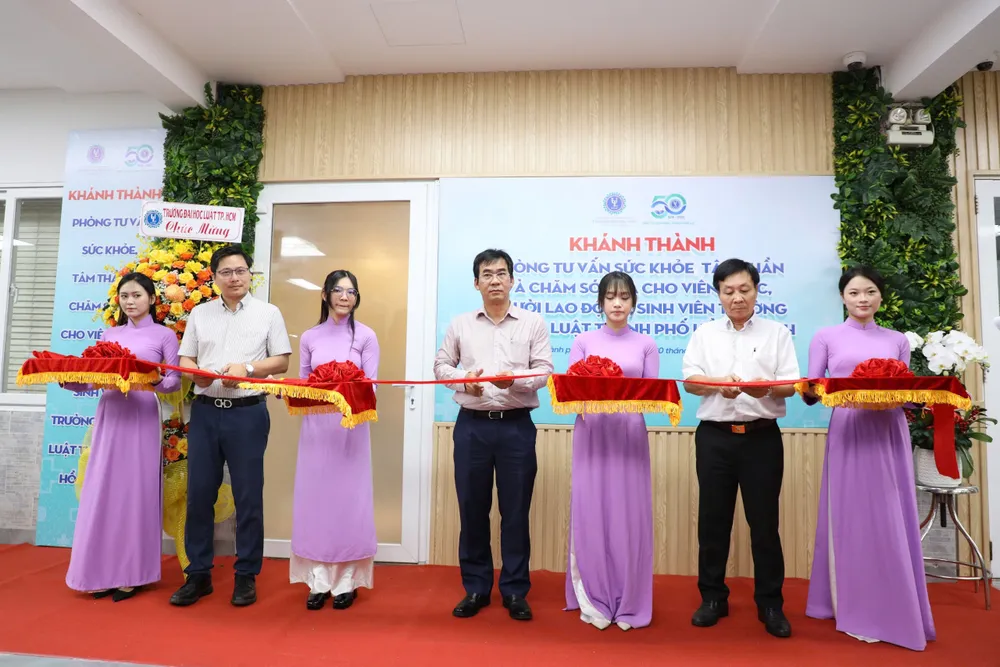 cham-soc-da-truong-dh-luat-tp-hcm (4).jpg