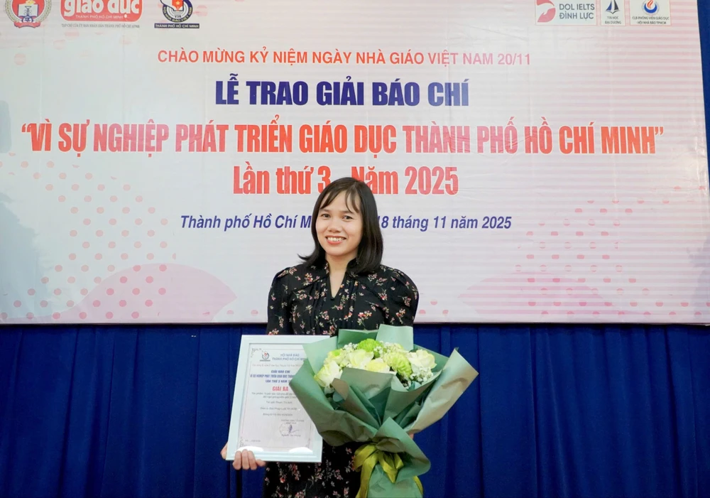 bao-phap-luat-tp-hcm-giai-bao-chi (2).jpg