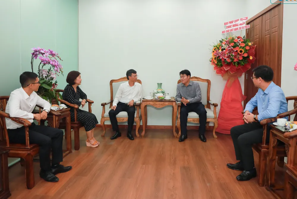 bao-phap-luat-tp-hcm-tham (6).jpg