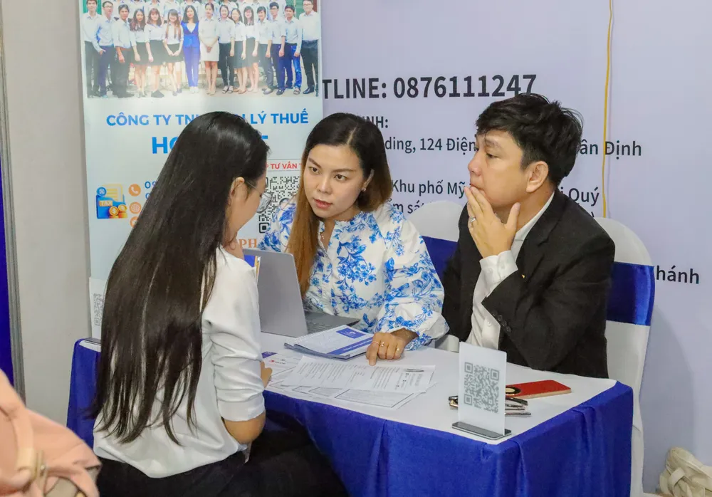 sinh-vien-luat-viec-lam (5).jpg