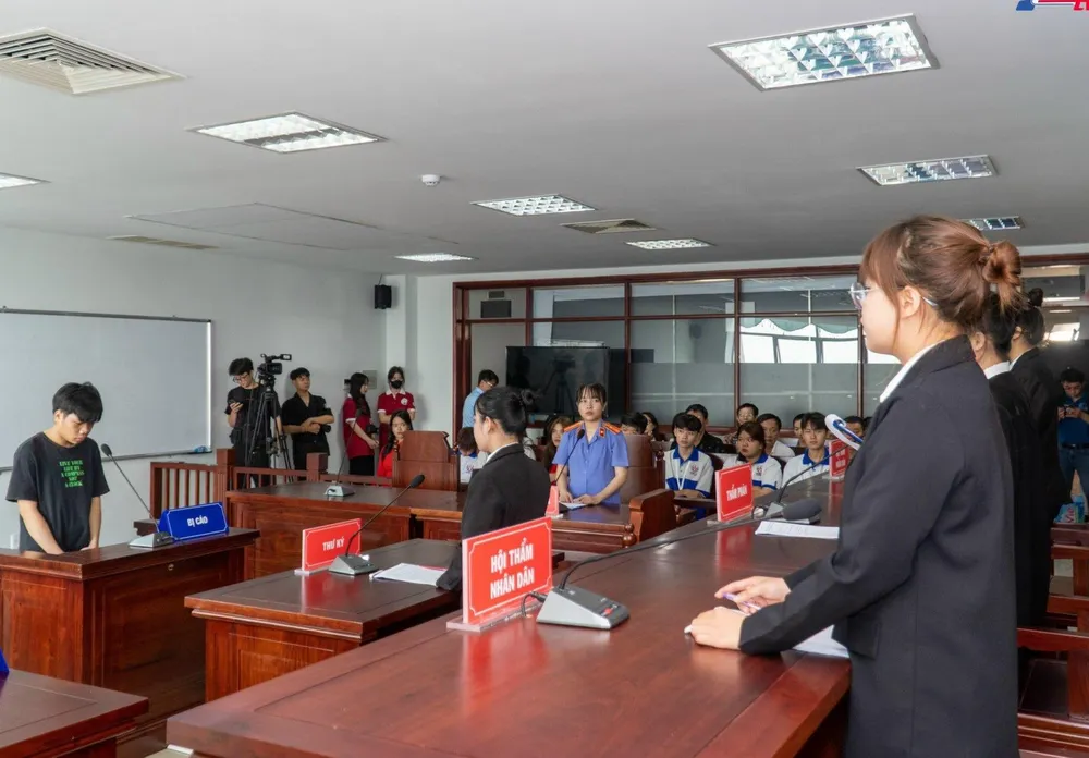 phong-dien-an-sinh-vien-nganh-luat (1).jpg