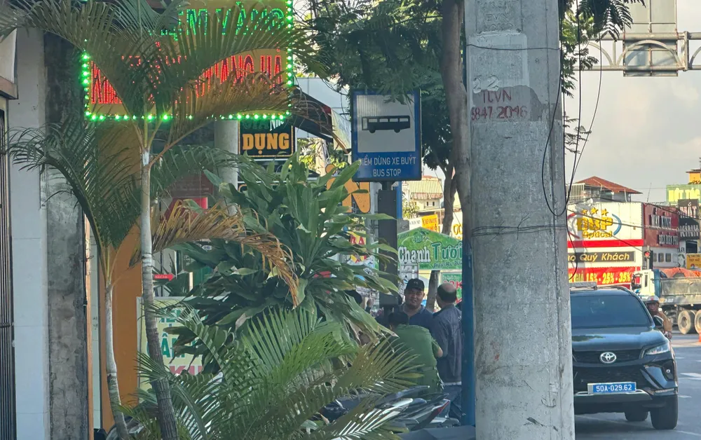 truy-bat-hai-nghi-pham-dung-bua-cuop-tiem-vang-o-huyen-hoc-mon (1).jpg