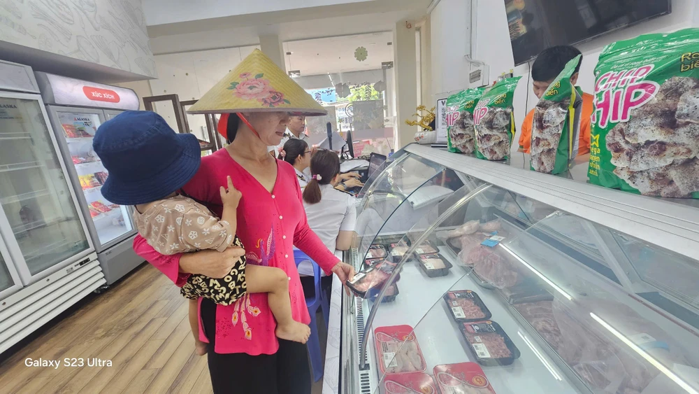 binh-duong-kiem-tra-dot-xuat-cac-cua-hang-cua-cong-ty-c-p-viet-nam (2).jpg