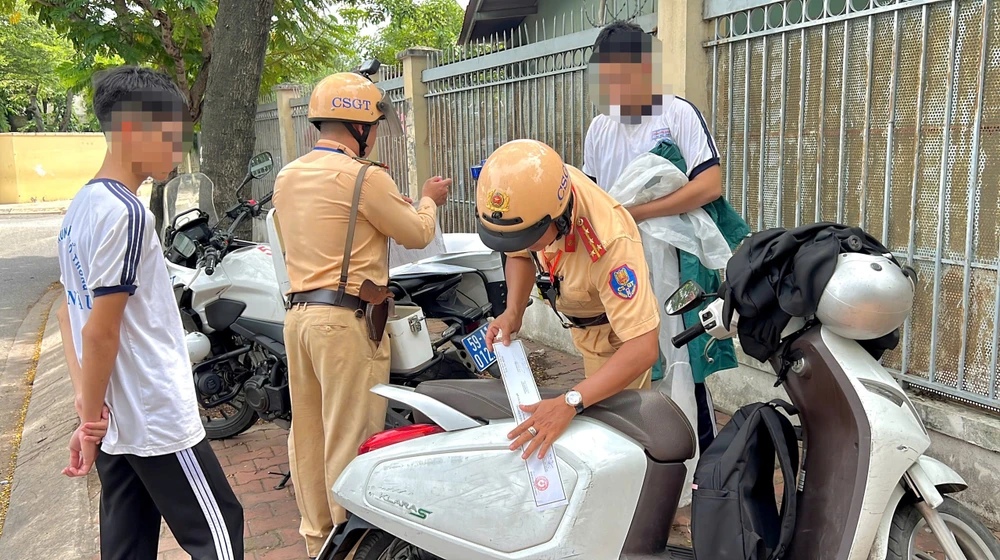siet-chat-vi-pham-giao-thong-lien-quan-den-hoc-sinh-sinh-vien-trong-dip-he-2025 (6).jpg