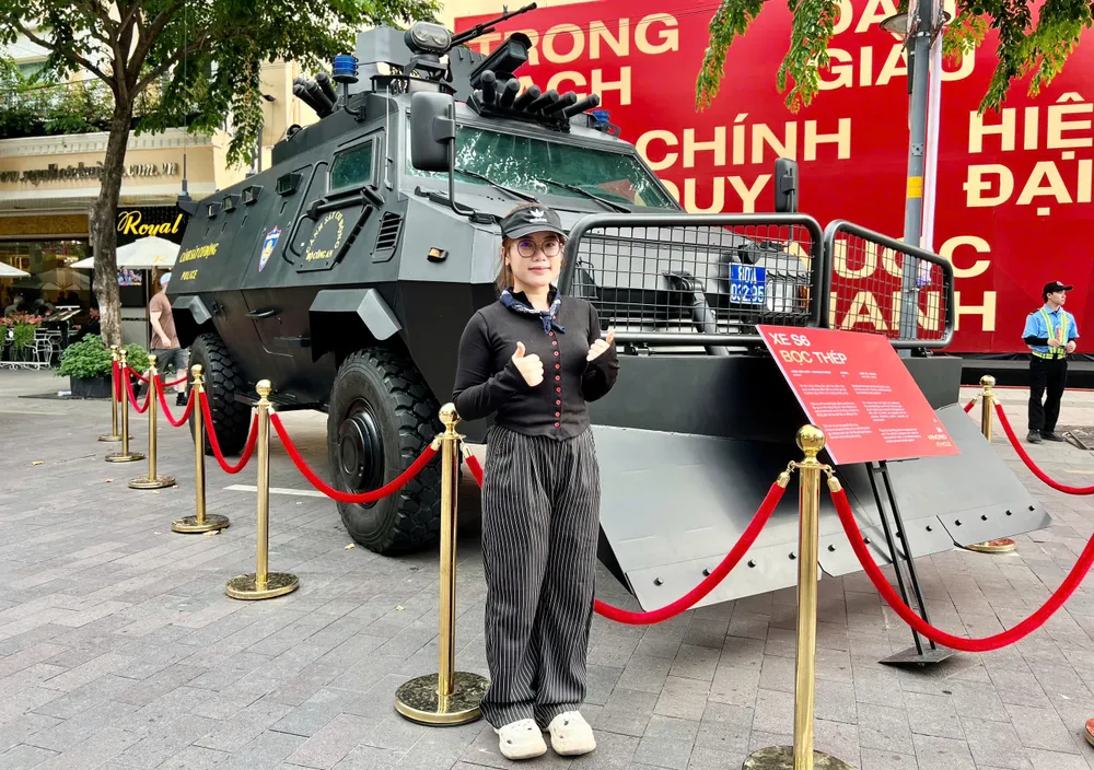 nguoi-dan-tp-hcm-thich-thu-tham-quan-dan-xe-dac-chung-cua-bo-cong-an (2).jpg