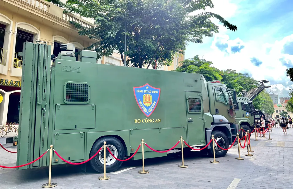 nguoi-dan-tp-hcm-thich-thu-tham-quan-dan-xe-dac-chung-cua-bo-cong-an (6).jpg