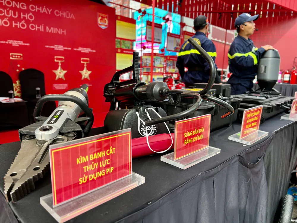 nguoi-dan-tp-hcm-thich-thu-tham-quan-dan-xe-dac-chung-cua-bo-cong-an (8).jpg