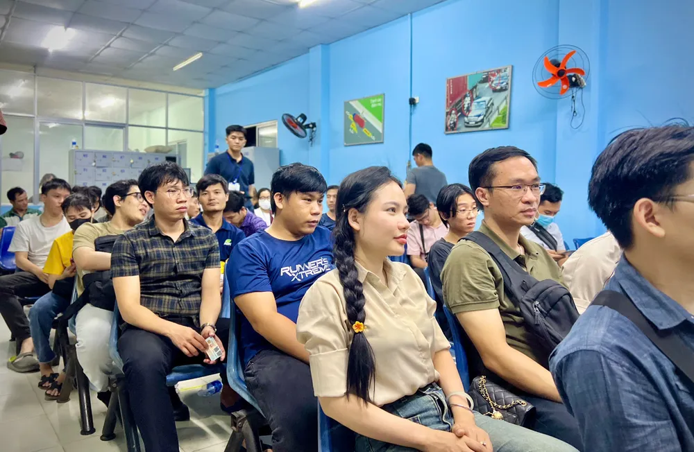 tp-hcm-chay-nuoc-rut-giai-quyet-hang-chuc-ngan-ho-so-sat-hach-lai-xe-ton-dong (1).jpg