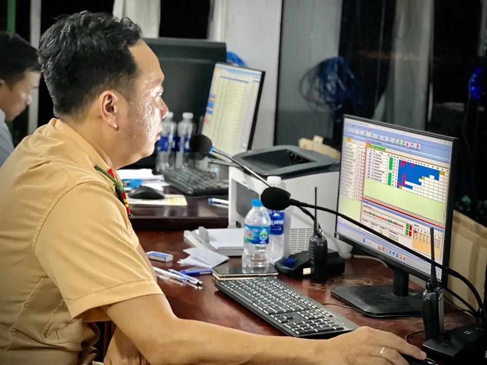 tp-hcm-chay-nuoc-rut-giai-quyet-hang-chuc-ngan-ho-so-sat-hach-lai-xe-ton-dong (10).jpg