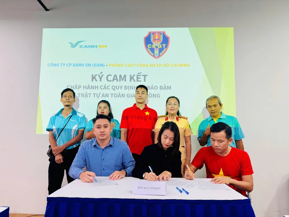 tai-xe-xanh-sm-ky-cam-ket-nghiem-chinh-chap-hanh-luat-giao-thong (1).jpg