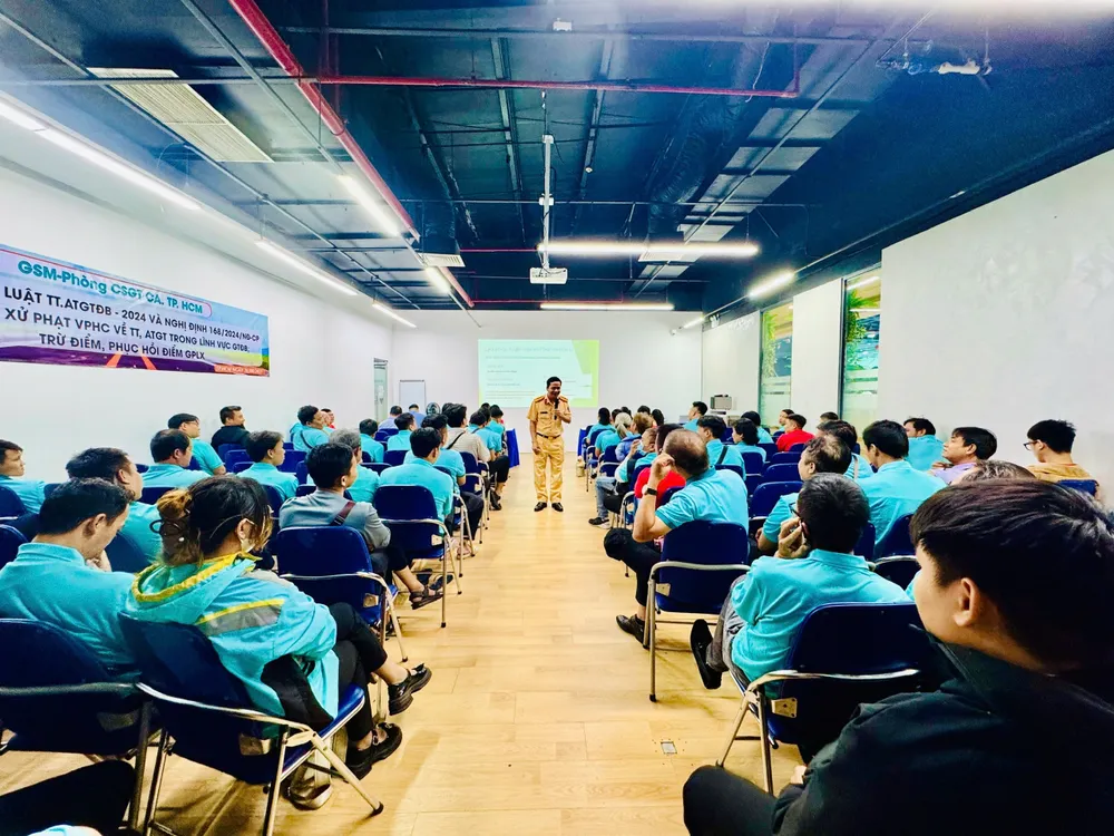 Tài xế Xanh SM ký cam kết nghiêm chỉnh chấp hành luật giao thông