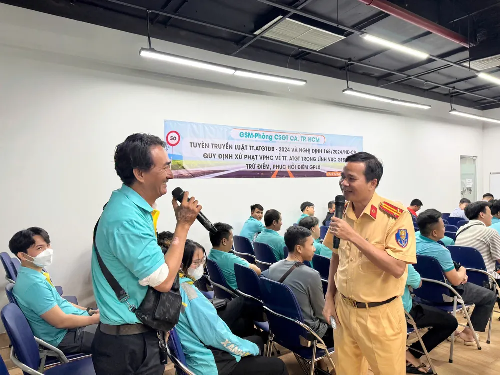 tai-xe-xanh-sm-ky-cam-ket-nghiem-chinh-chap-hanh-luat-giao-thong (5).jpg