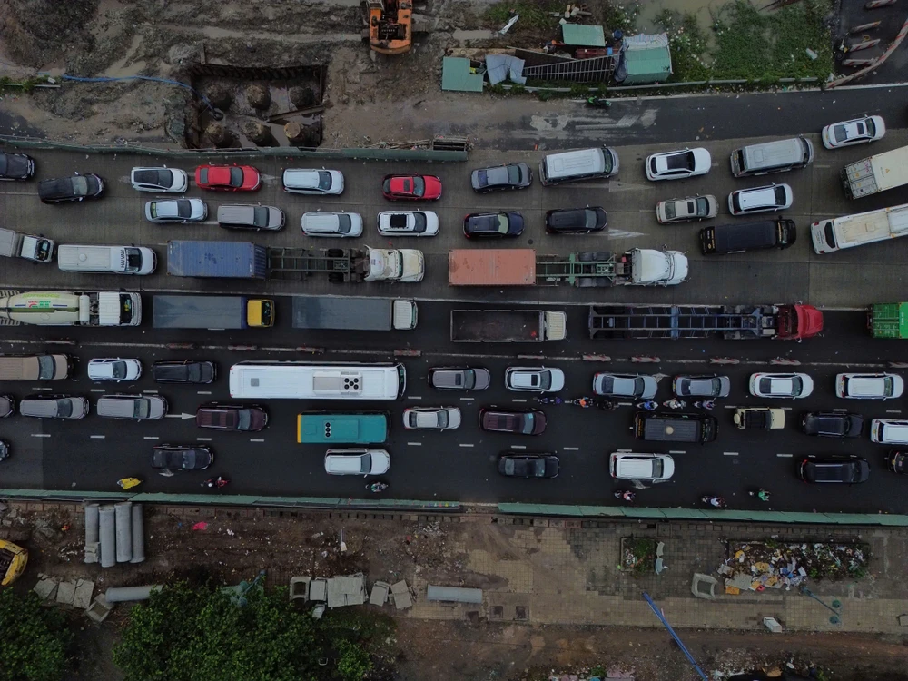 csgt-tuc-truc-phan-luong-giao-thong-on-dinh-ngay-dau-nghi-le (6).jpg