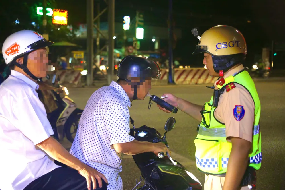 Hơn 1.800 tài xế vi phạm nồng độ cồn bị xử lý trong 4 ngày tại TP.HCM