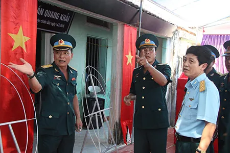 Lễ viếng đẫm nước mắt nơi quê nhà đại tá Khải ảnh 3 Lễ viếng đẫm nước mắt nơi quê nhà đại tá Khải ảnh 3