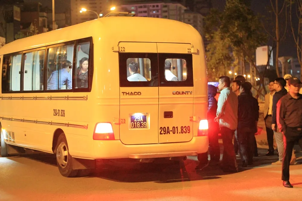 Vụ cháy quán karaoke: Người thân túc trực trắng đêm ảnh 7