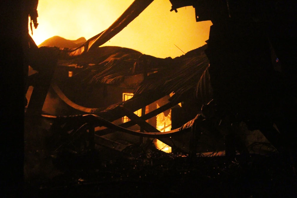 Hà Nội: Hơn 1.000 m2 nhà xưởng bị thiêu rụi trong đêm ảnh 12