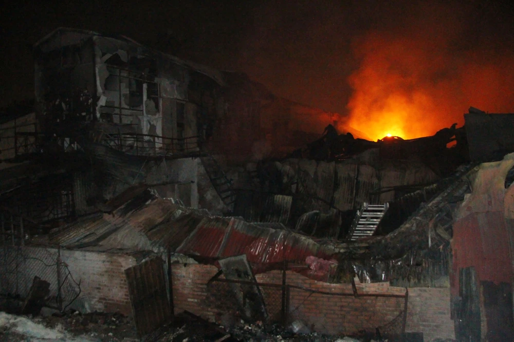 Hà Nội: Hơn 1.000 m2 nhà xưởng bị thiêu rụi trong đêm ảnh 13