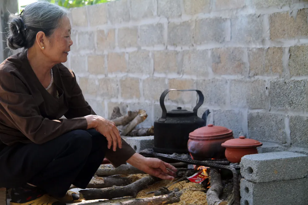 Độc đáo với món rồng đất vần niêu ảnh 9