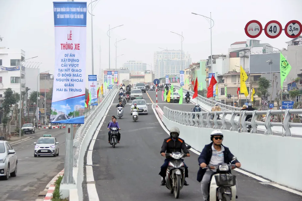 Chính thức thông xe tại cầu vượt 'khủng' làm bằng thép