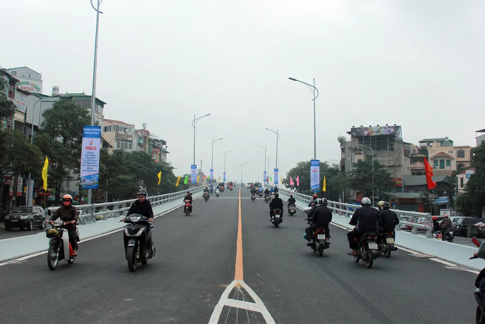 Chính thức thông xe tại cầu vượt 'khủng' làm bằng thép