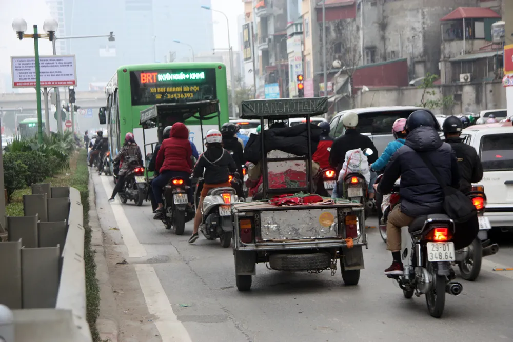 Buýt nhanh lại 'chôn chân' sau dịp nghỉ tết Dương lịch ảnh 3